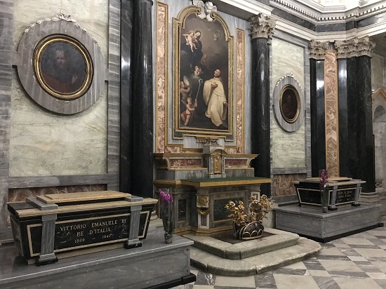 La cappella di S. Bernardo del Santuario di Vicoforte con le Tombe Reali.