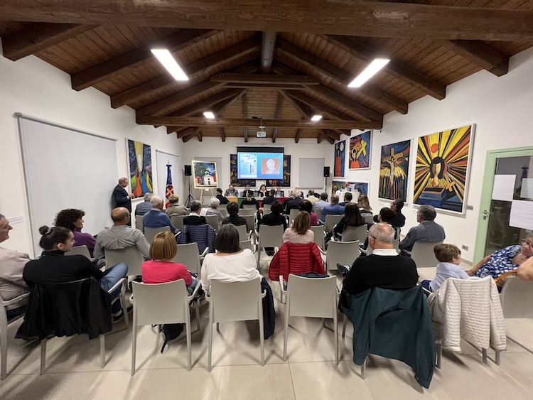 Presentazione del volume di Alessandro
                          LIVIERO Le origini della Guardia d'Onore alle
                          Reali Tombe del Pantheon a TORRE SAN GIORGIO